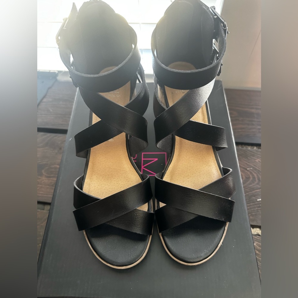 Material girl black size 8 sandals
